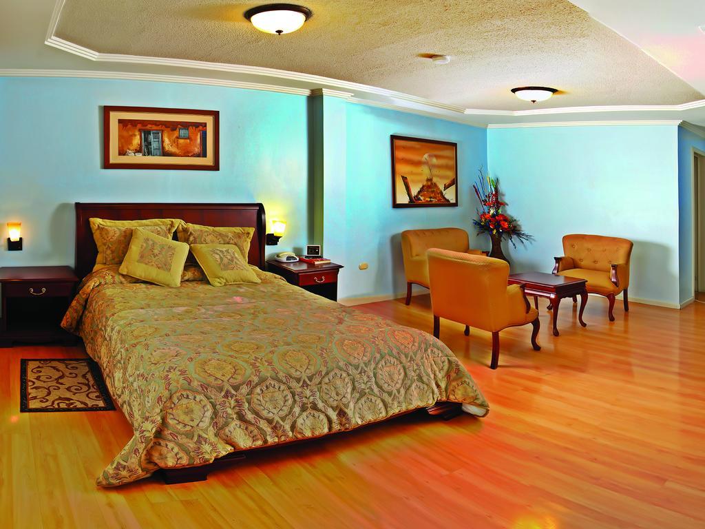 Hotel Yanuncay Куенка Екстер'єр фото