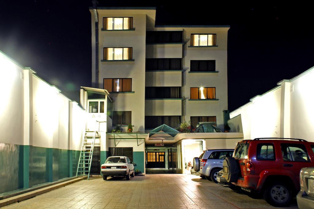 Hotel Yanuncay Куенка Екстер'єр фото